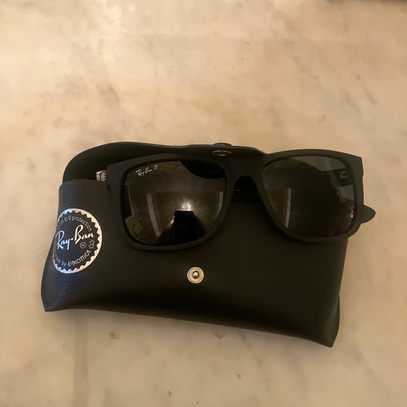 Classic Ray Ban Sunglasses with Case - Picture 1 of 3